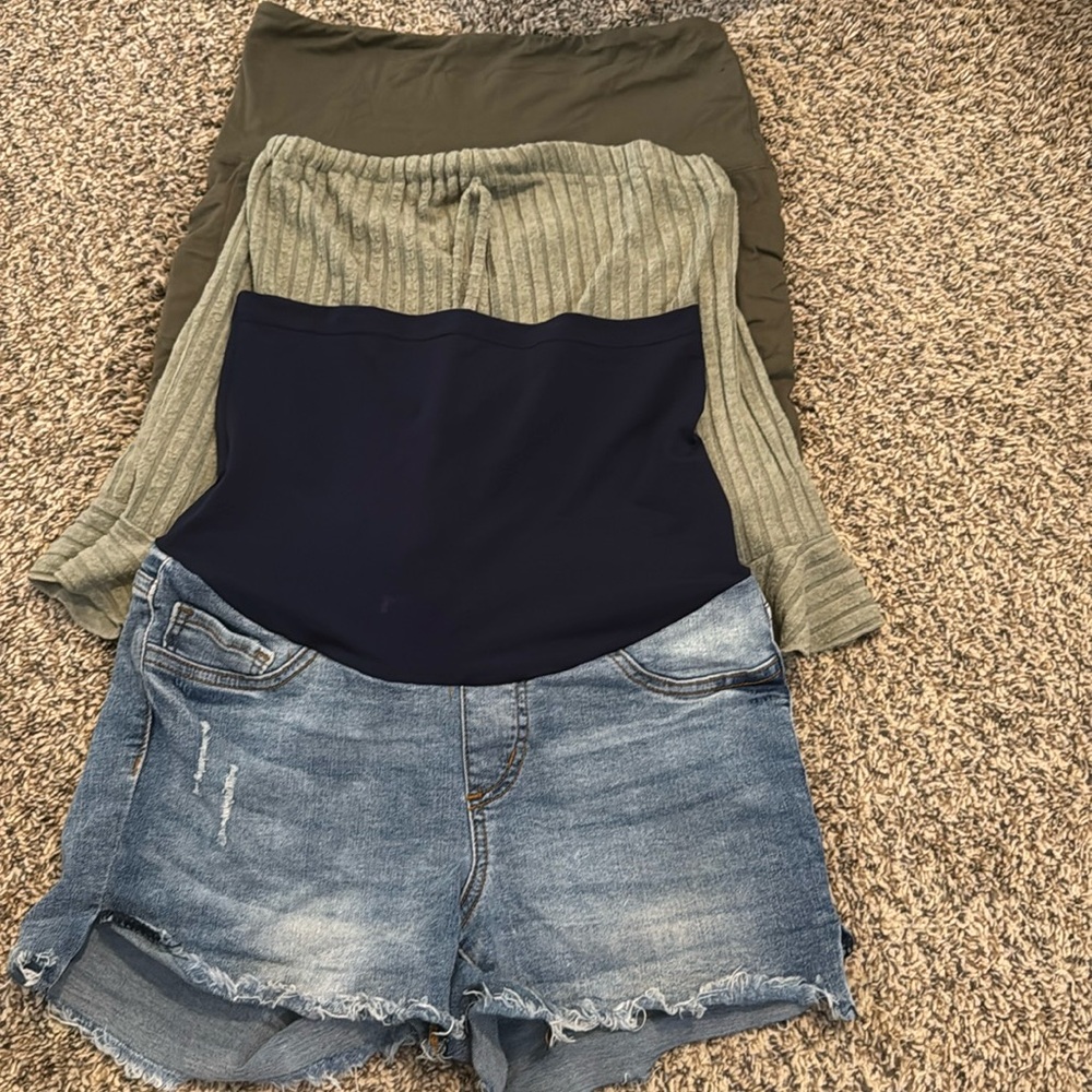 Maternity shorts bundle